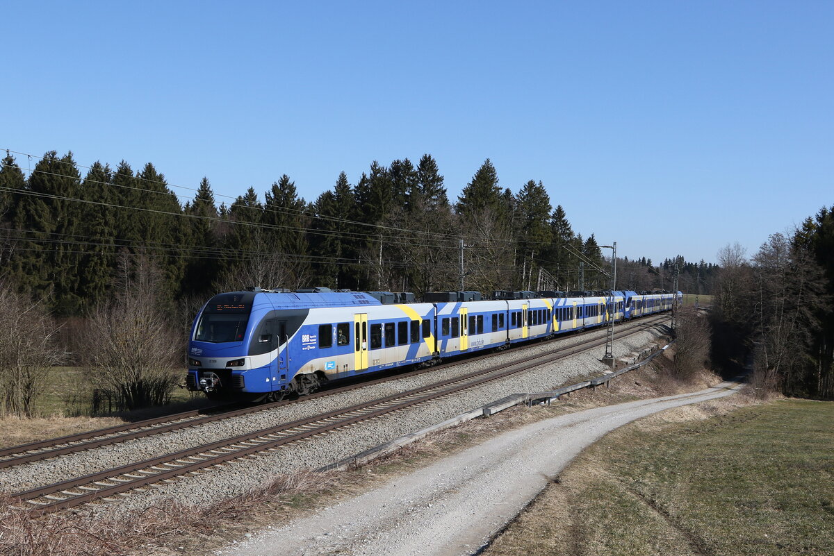 ET 309 war am 3. Mrz 2022 bei Grabensttt in Richtung Rosenheim unterwegs.