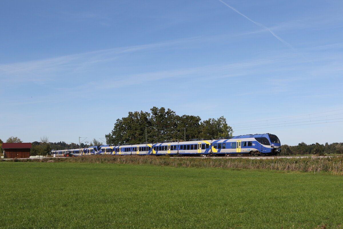 ET 317 auf dem Weg nach Freilassing am 1. Oktober 2021 bei Bernau am Chiemsee.