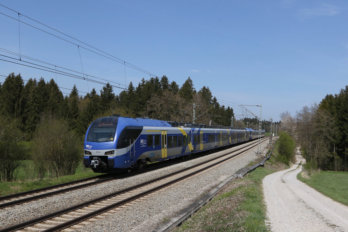 ET 319 am 28. April 2021 bei Grabensttt im Chiemgau.