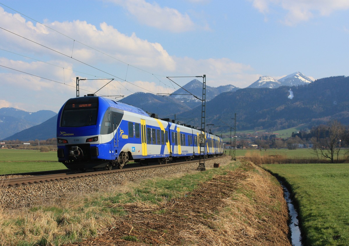 ET 322 ist am 28. Mrz 2014 auf dem Weg nach Salzburg. Aufgenommen kurz vor Bernau am Chiemsee.