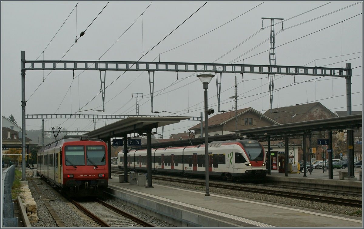 Ex MThB NPZ als  Lufelfingerli , Regionalzug via Alte Hauensteinlinie und ein Flirt in Sissach.
6. Nov. 2011