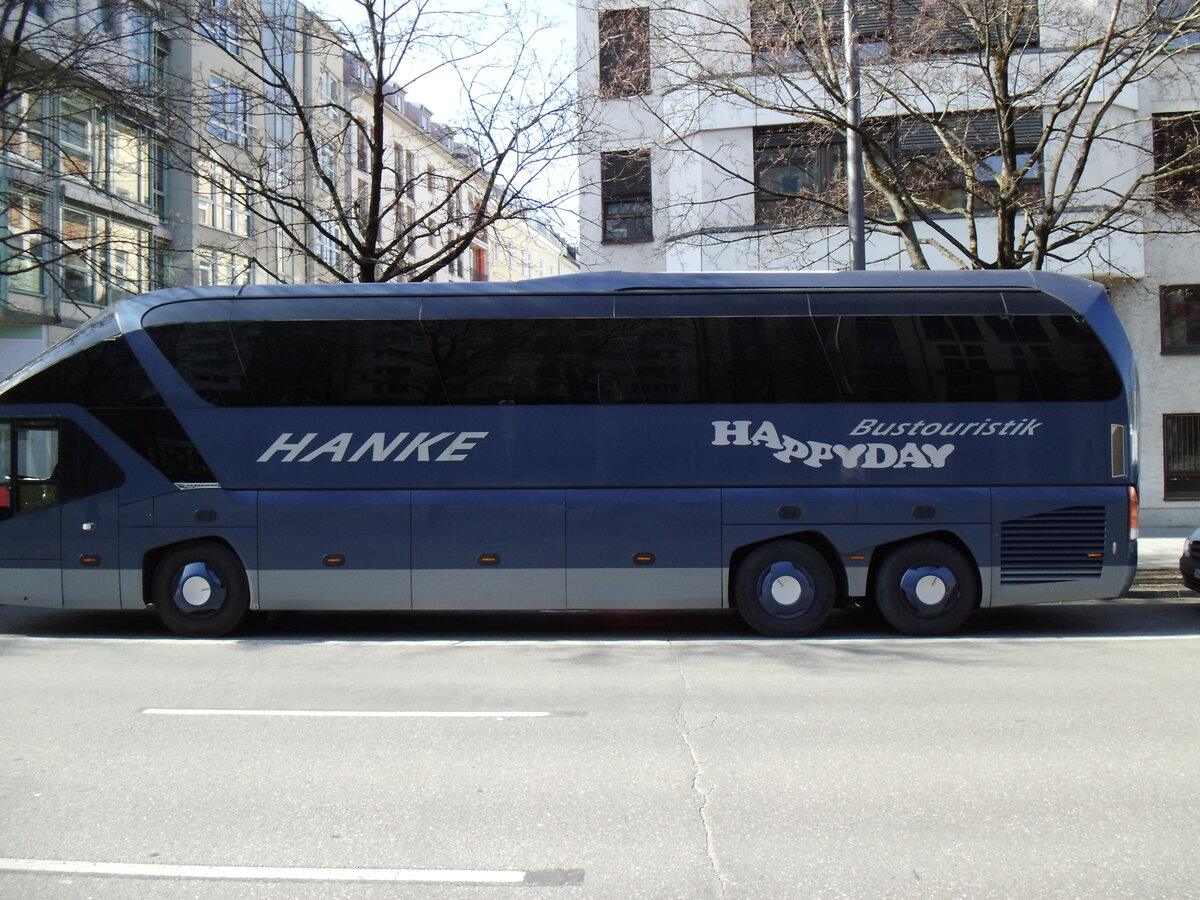 Hanke, Niderwiesa - Neoplan Starliner am 10. Mrz 2014 in Mnchen (Aufnahme: Martin Beyer)