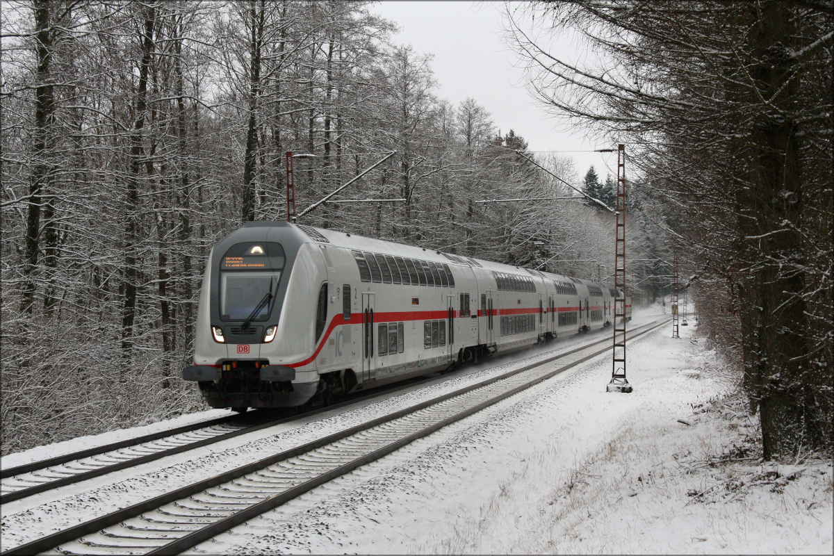 IC 2229 von Dortmund nach Frankfurt geschoben von 147 590 am 04.01.2025 in Kreuztal Littfeld