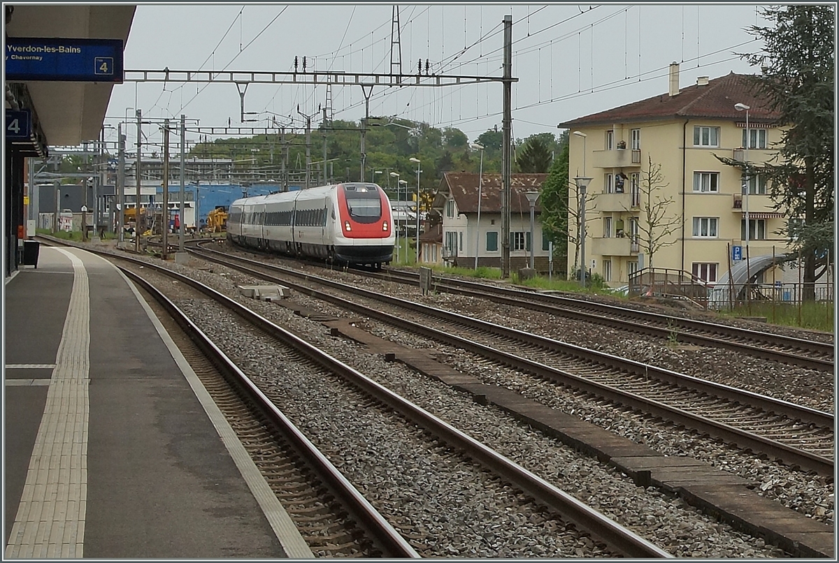 In Bussigny fädeln sich die via Verbindungslinien von Genève kommenden ICN auf die Strecke Lausanne - Biel/Bienne - Basel/Zürich - St.Gallen ein.
28. April 2014
