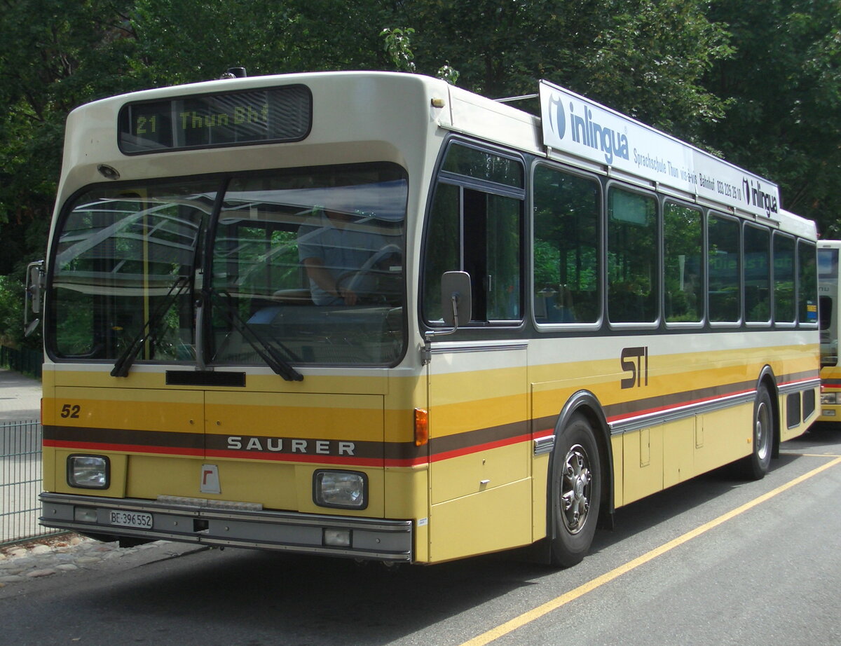 (MB-026) - Aus dem Archiv: STI Thun - Nr. 52/BE 396'552 - Saurer/R&J am 1. August 2006 bei der Schifflndte Thun