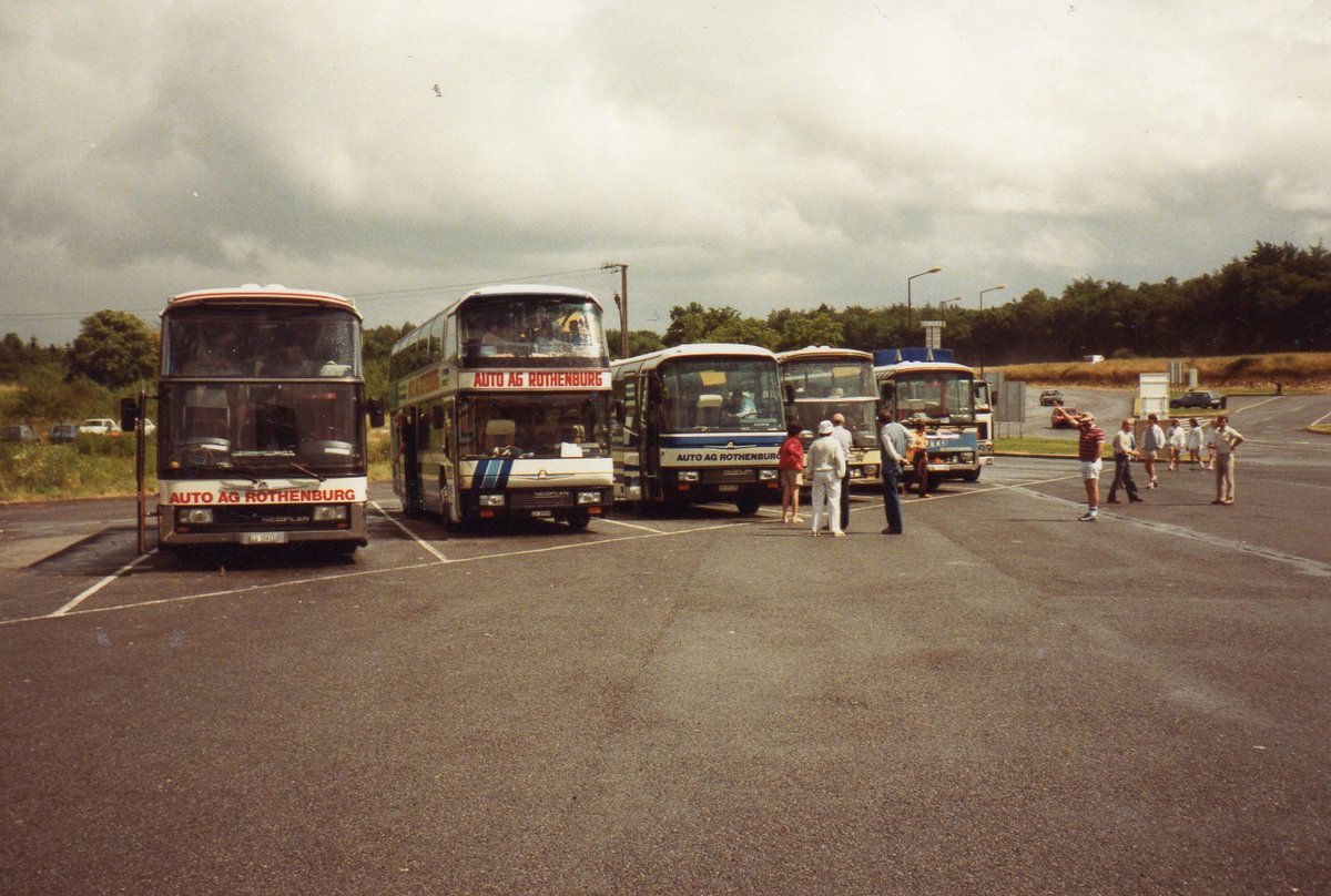 (MD070) - Aus dem Archiv: AAGR Rothenburg - 5 Neoplan Reisebusse im Oktober 1986