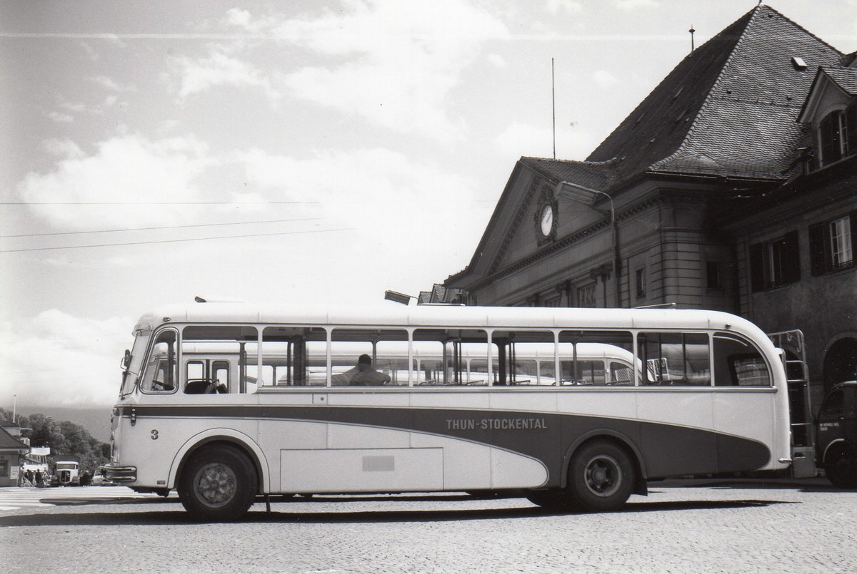 (MD100) - Aus dem Archiv: TSG Blumenstein - Nr. 3/BE 26'748 - FBW/R&J um 1970 beim Bahnhof Thun