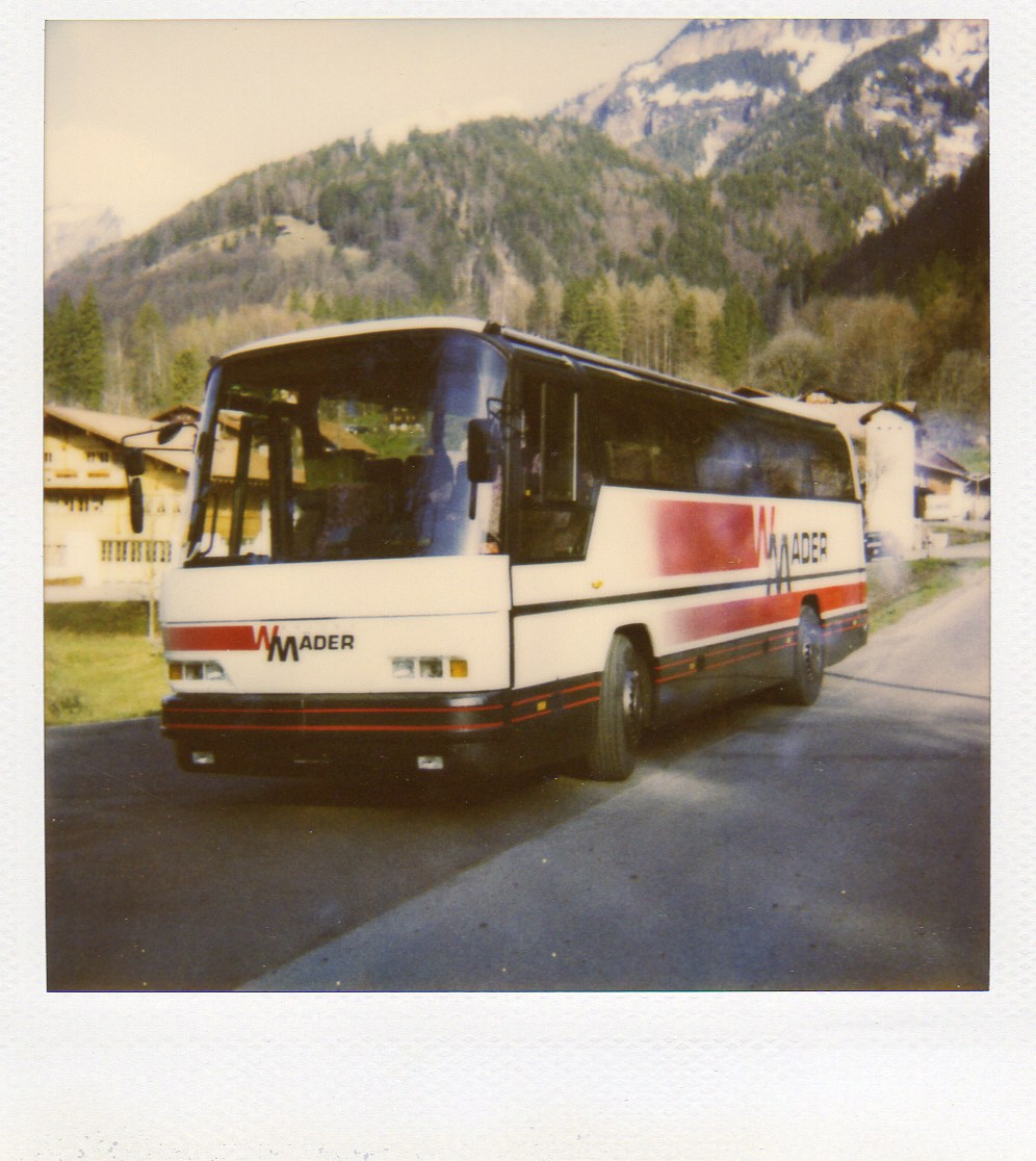 (MD121) - Aus dem Archiv: Mder, Schwanden - Neoplan um 1985 in Schwanden