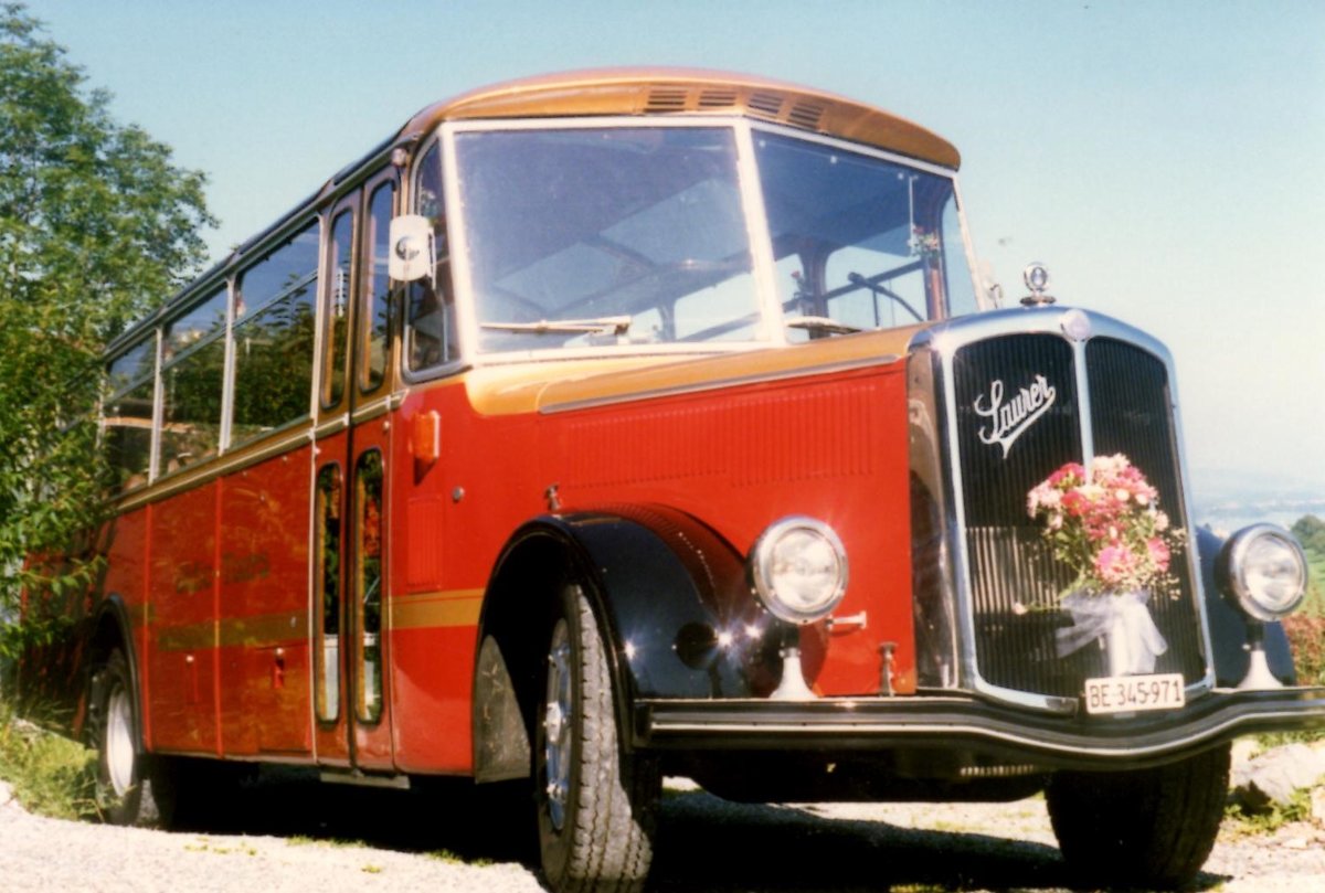 (MD148) - Aus dem Archiv: Reusser, Thun - BE 345'971 - Saurer/Lauber (ex Kleger, Zrich; ex APN Genve; ex Meray, Delmont) im September 1987 