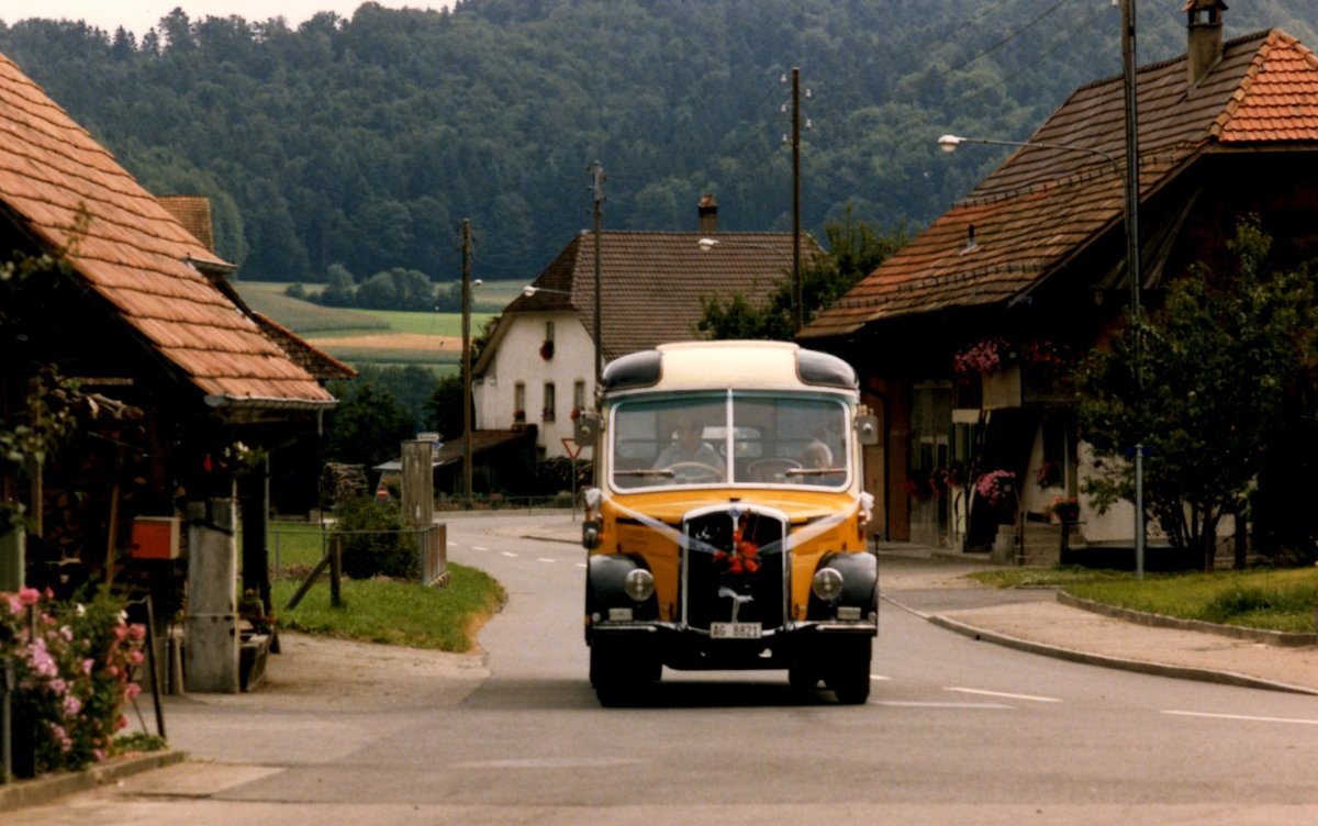 (MD154) - Aus dem Archiv: Dubach, Walde - Nr. 1/AG 8821 - Saurer/Krapf (ex Bearth, Brigels Nr. 1; ex P 22'060; ex Tscharner, Thusis) im Oktober 1985