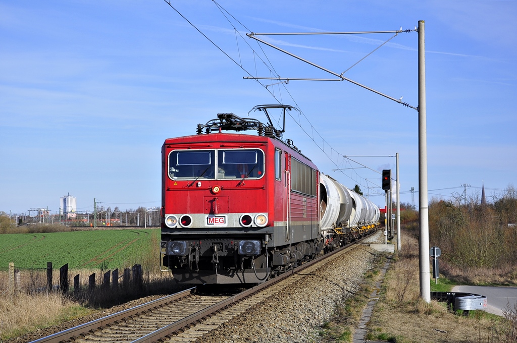 MEG 702 zieht den DGS 88981 (WRS-BRUE) durch Gragetopshof in Richtung Berlin.Geknipst am 24.03.2017
