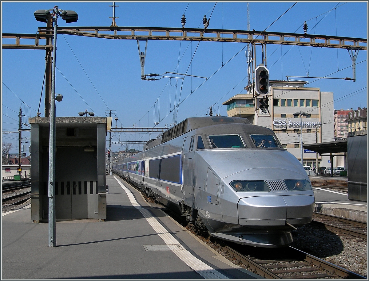 Nach fast dreissig Jahren Einsatz wurden die TGV der ersten Generation von Lyria durch neue TGV Triebz�ge ersetzt. Hier wird ein TGV der ersten Generation in Lausanne bereitgestellt. 
23. M�rz 2012
