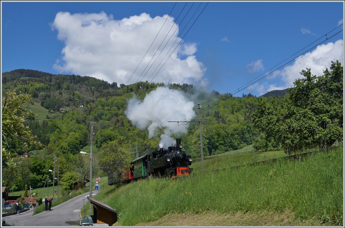  Nostalgie & Vapeur 2021  /  Nostalgie & Dampf 2021  - so das Thema des diesjährigen Pfingstfestivals der Blonay-Chamby Bahn; die G 2x 2/2 105 wetteifert mit den Wolken im Hintergrund um die schönste Dampfwolke...

Das Bild entstand bei Cornaux. 

23. Mai 2021