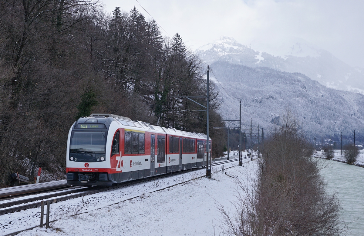 Nur als dreiteiler ABeh 160 002-8 ist dieser  Fink  als IR von Interlaken nach Luzern bei Brienzwiler unterwegs.

16. März 2021