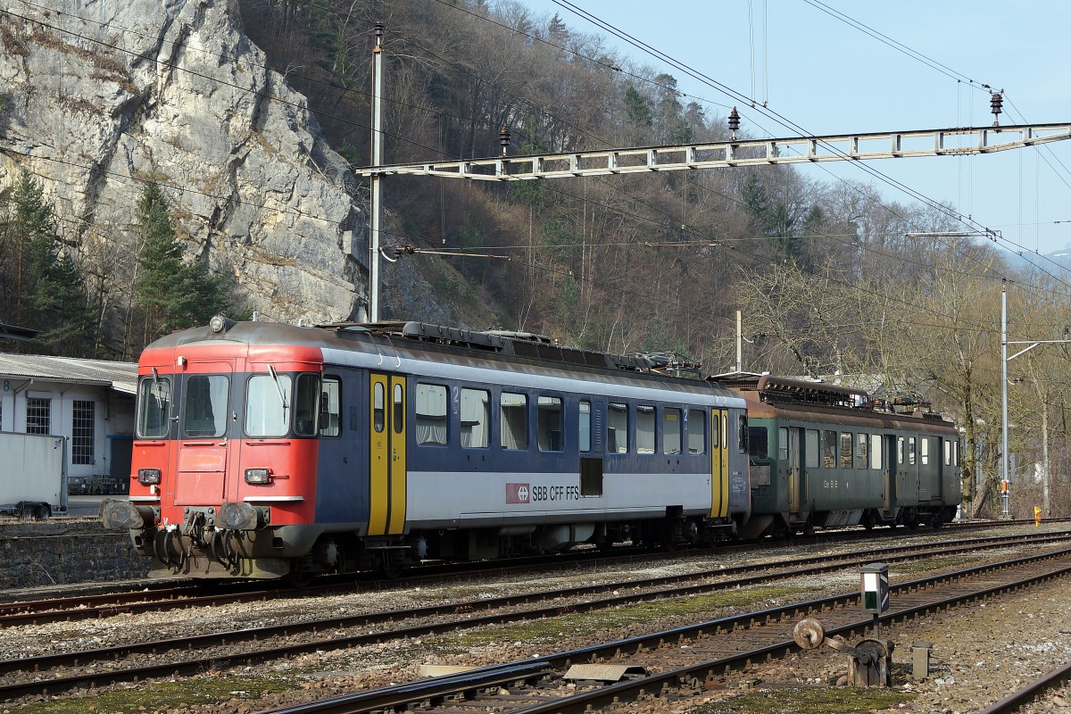 OeBB: Noch immer warten die ehemaligen SBB Triebfahrzeuge RBe 540 und BDe 4/4 651 in der Klus bei Balsthal auf die Verschrottung. Die Aufnahme ist am 18. März 2015 entstanden.
Foto: Walter Ruetsch