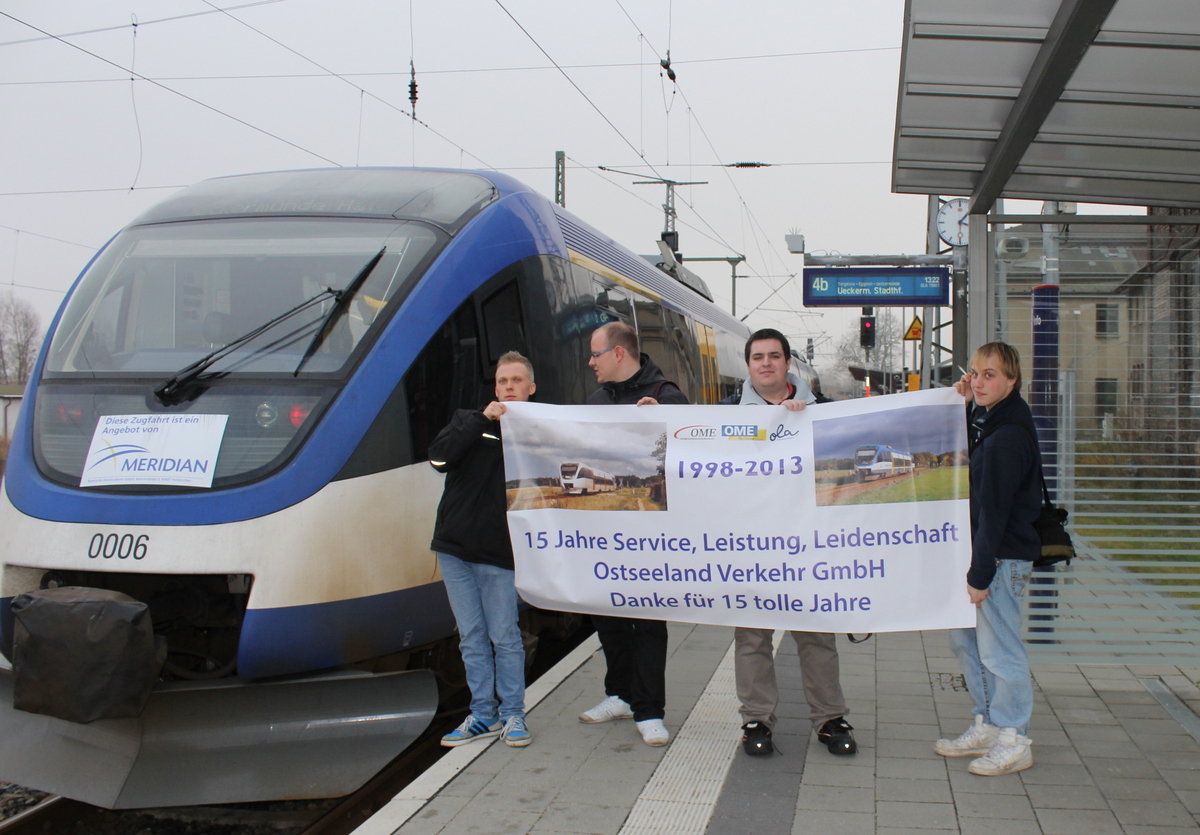 Ostseeland Verkehr GmbH VT 0006 mit den Fotografen im Bahnhof Pasewalk am 14.12.2013