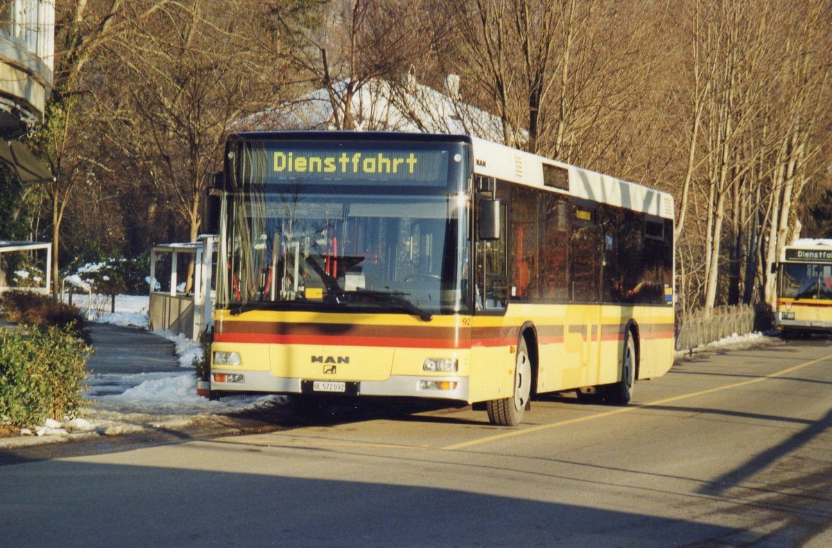 (R 3923) - Aus dem Archiv: STI Thun - Nr. 92/BE 572'092 - MAN am 6. Februar 2005 bei der Schifflndte Thun