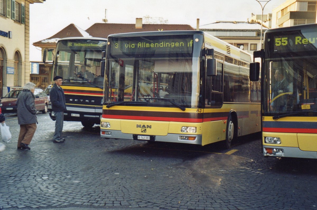 (R 3937) - Aus dem Archiv: STI Thun - Nr. 83/BE 543'383 - MAN am 6. Februar 2005 beim Bahnhof Thun (Teilaufnahme)