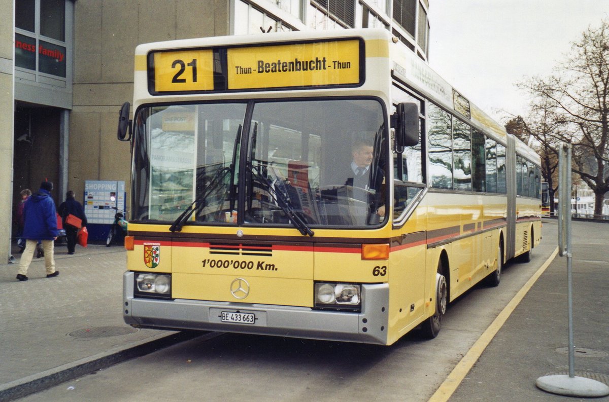 (R 4027) - Aus dem Archiv: STI Thun - Nr. 63/BE 433'663 - Mercedes am 19. Februar 2005 beim Bahnhof Thun