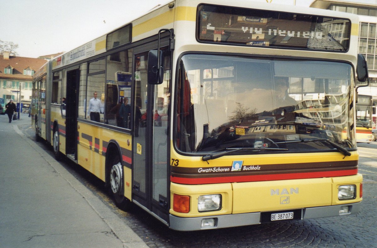 (R 4107) - Aus dem Archiv: STI Thun - Nr. 73/BE 387'073 - MAN am 4. Mrz 2005 beim Bahnhof Thun