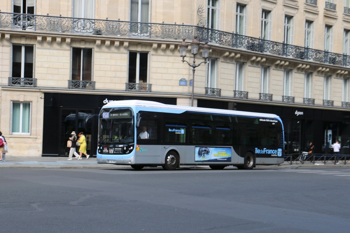 RATP Paris - Nr. 597/FC 151 PP - Bollor Bluebus 12 am 21. Juli 2023 in Paris (Aufnahme: Martin Beyer)