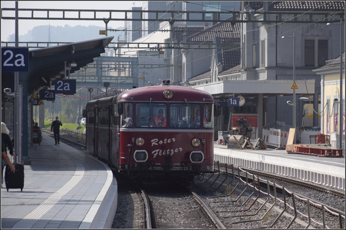Roter Flitzer in Konstanz.

Rückfahrt nach Singen zur Tränke. September 2021.
