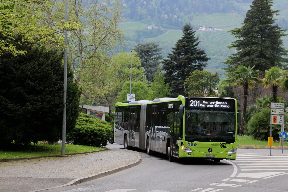 SASA Bozen - Nr. 520/CC-768 AT - Mercedes am 15. April 2024 in Meran (Aufnahme: Martin Beyer)