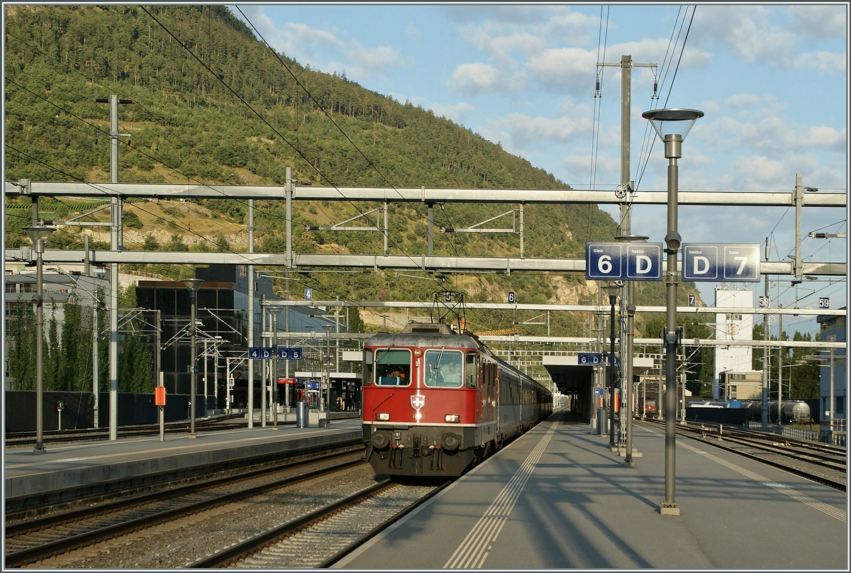 SBB Re 4/4 II mit IR nach Brig in Visp.
29. Aug. 2013
