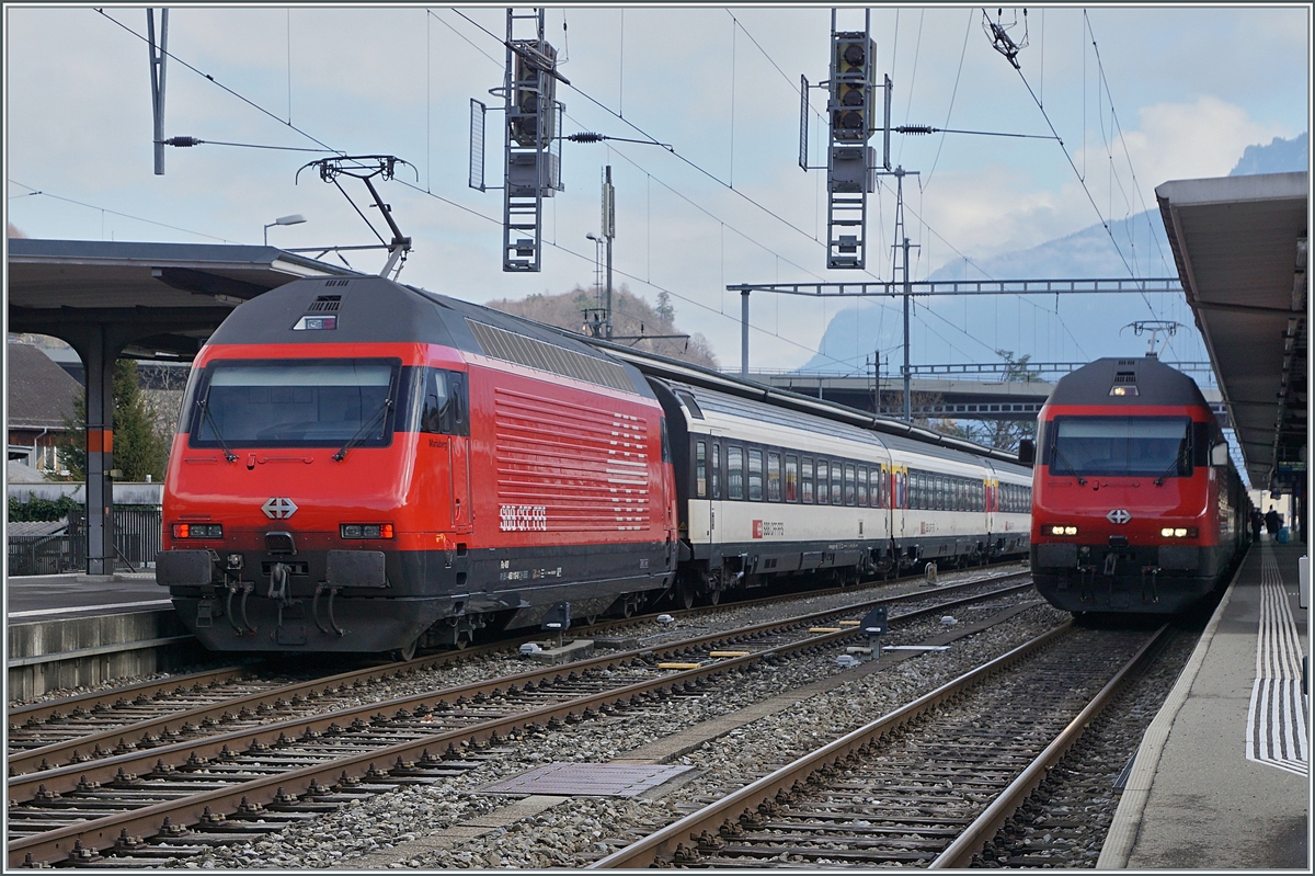 SBB Re 460 mit IR/IC Zügen in Interlaken Ost. 

17. Feb. 2021