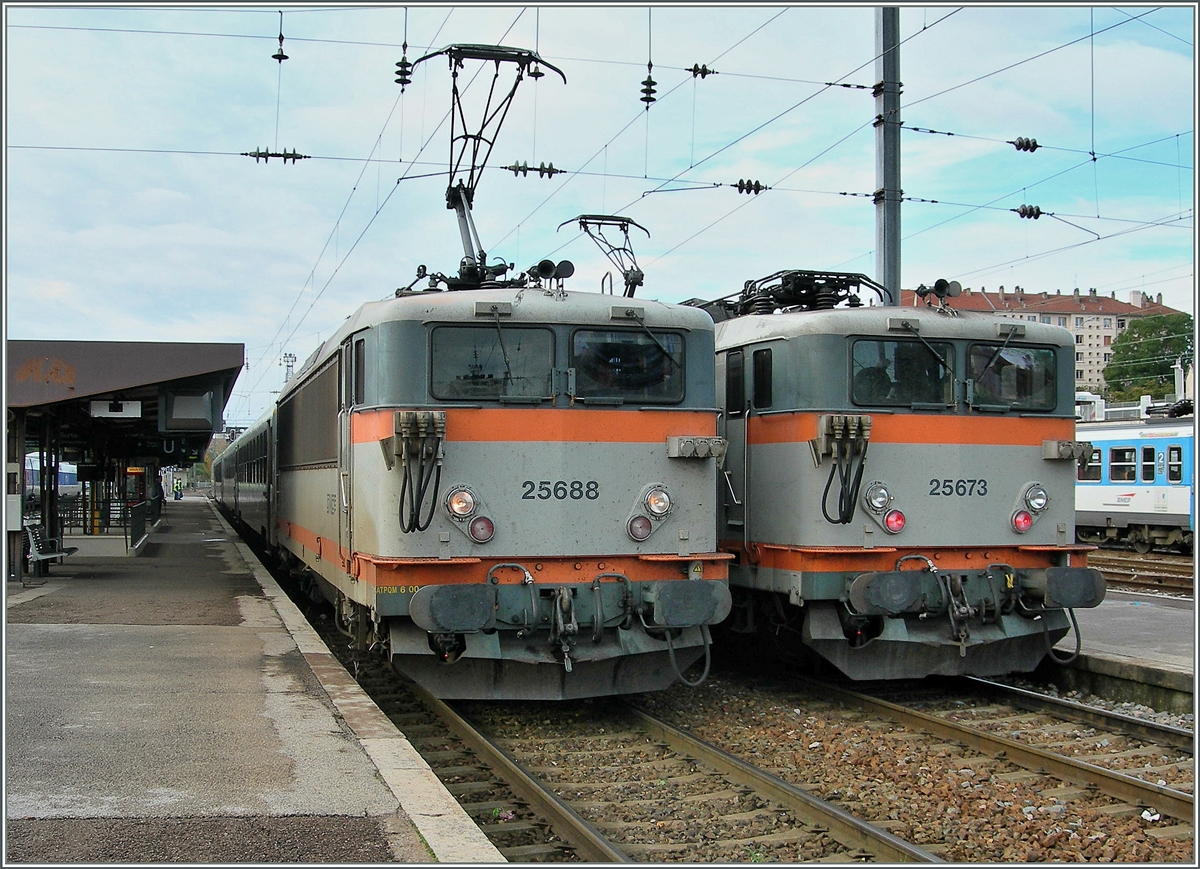 SNCF BB 25 688 und 673 in Besançon.
24. Oktober 2006