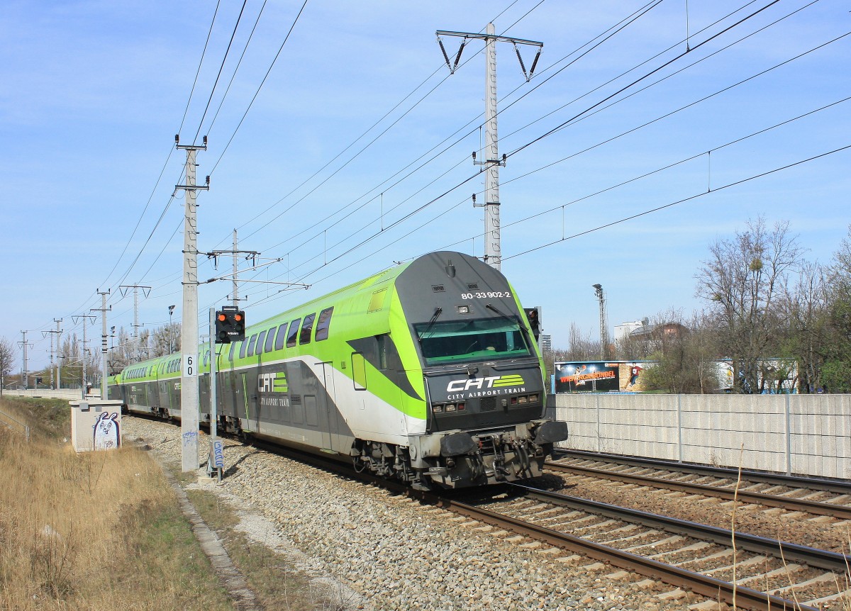 Steuerwagen 80-33-902-2 mit dem  City-Airport-Train  am 21. März 2014 auf der Fahrt zum Wiener Flughafen. Am Zugende befand sich 1016 014.