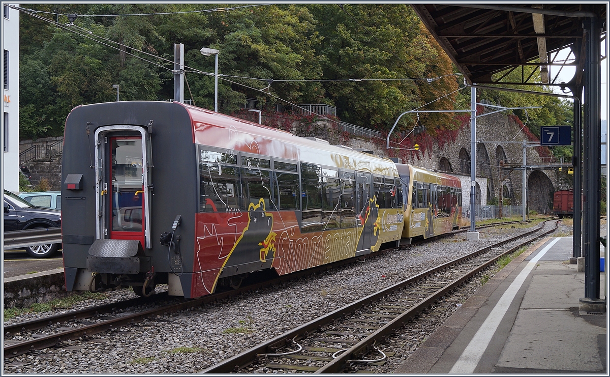 Steuerwagen des  Lenker Pendel  stehen abgestellt in Vevey. Der dazugehörige Be 4/4 anderweitig abgestellt und wurde in der Folge im CEV/MVR revidiert. 

7. Okt. 2019