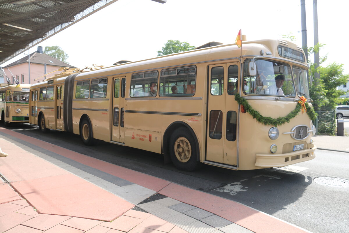 SWT Trier - Nr. 28/TR-S 28H - Henschel Gelenktrolleybus (1969: Umbau zum Dieselbus) am 18. Juni 2022 in Solingen (Aufnahme: Martin Beyer)