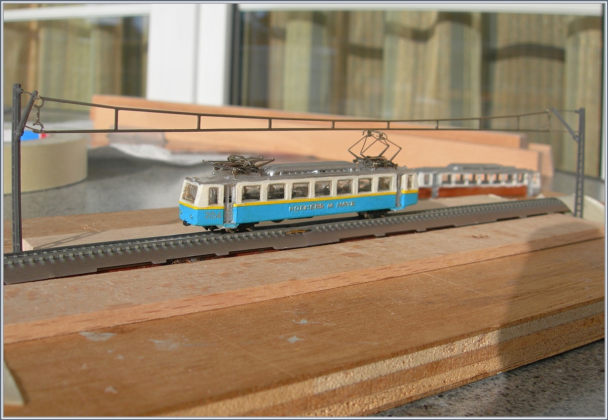 Tag der Modelleisenbahn / 2. Dezember: Fahrleitungsversuchsfahrten mit meinem Bhe 2/4 204, welche dazu führten, dass ich auf der Anlage KEINE Fahrleitung spannte, da die Widerstand des Stromabnehmers in dieser kleinen Baugrösse zu stark ist und den Zug ausbremst.

2. Nov. 2016