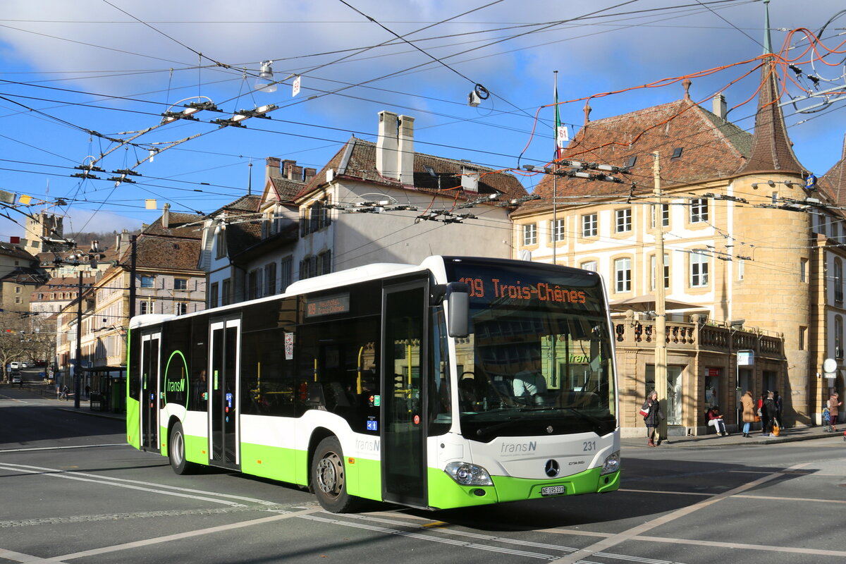 transN, La Chaux-de-Fonds - Nr. 231/NE 195'231 - Mercedes am 15. Dezember 2023 in Neuchtel, Place Pury (Aufnahme: Martin Beyer)