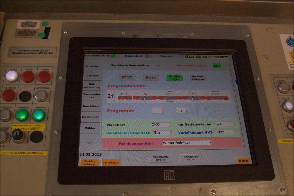 Und hier das Steuerpult (Touchpad) der Waschanlage in Dortmund. Hier gibt es fr jede Konstellation ein eigenes Waschprogramm. Zum Zeitpunkt der Aufnahme war das Waschprogramm fr eine 111 + vier Dostos vorgewhlt. (24.08.13)