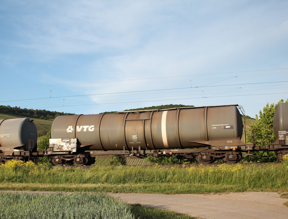 VTG 7848 1125-6 am 15. Mai 2015 bei Thngersheim im Maintal.