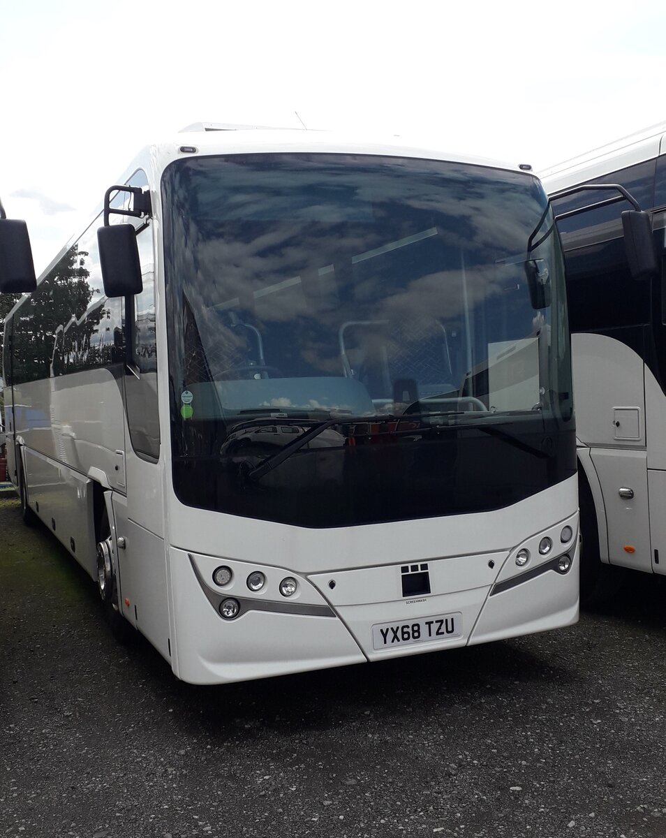 YX68 TZU
2018 Volvo B8R
Plaxton C72F
Seen at Dawson Group, Hellaby Industrial Estate, Rotherham 9th August 2021.