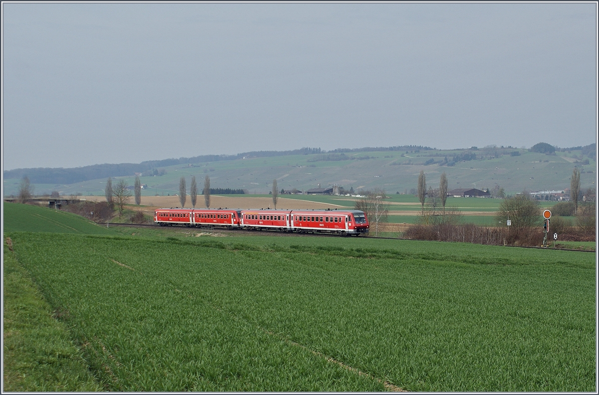 Zwei DB 611 sind im Klettgau bei Neunkirch auf dem Weg in Richtung Schaffhausen. 

8. April 2010