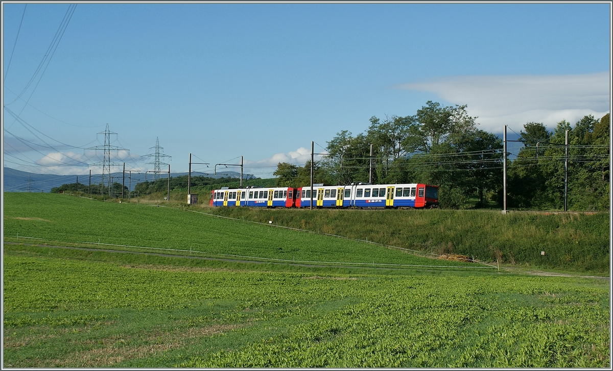 Zwei SBB Bem 550 unterwegs auf der Gleichstromstrecke bei Satigny.
31.08.2010