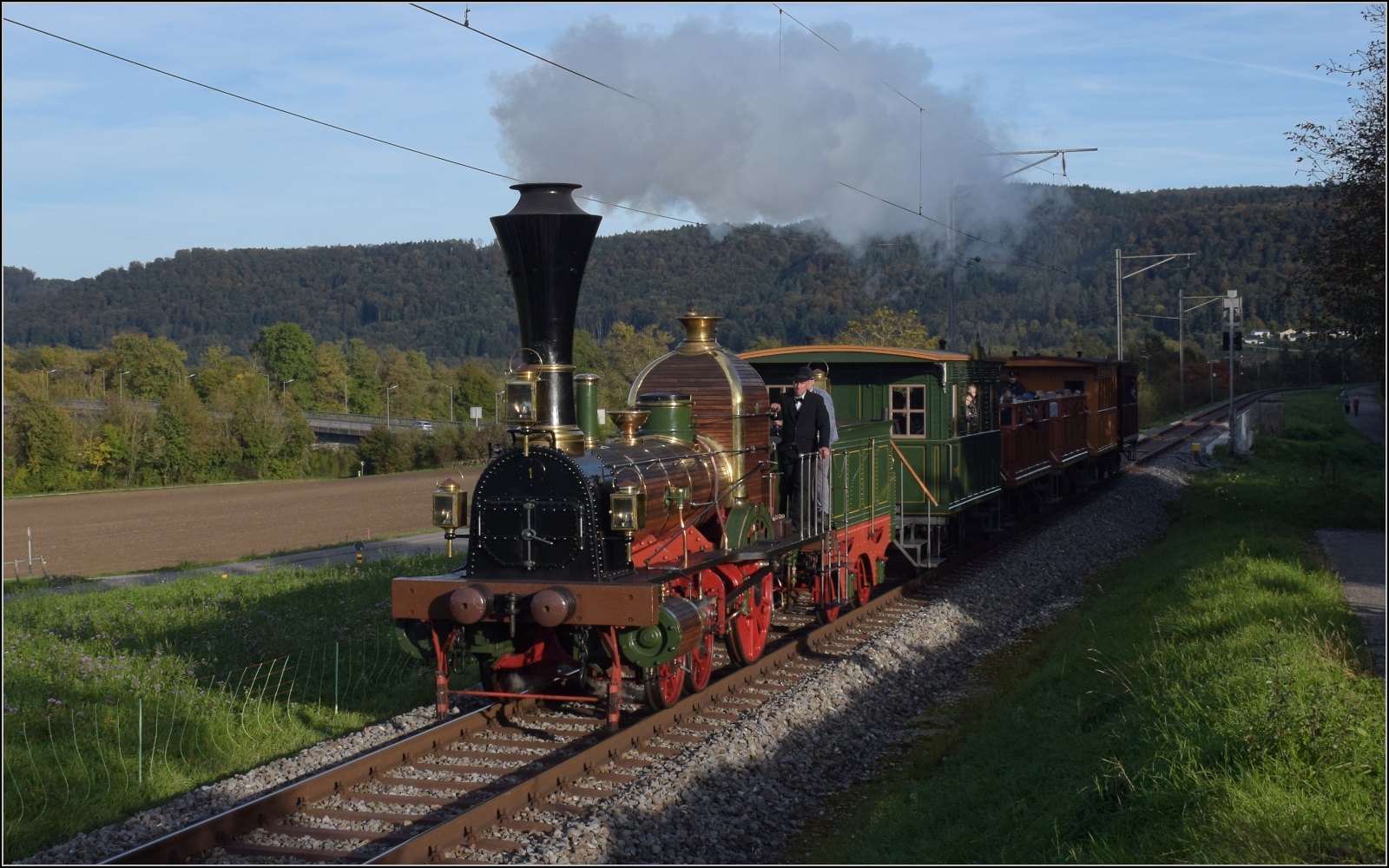175 Jahre Spanisch-Brötli-Bahn.

Einfahrt der Spanisch-Brötli-Bahn nach Laufenburg. Oktober 2022.