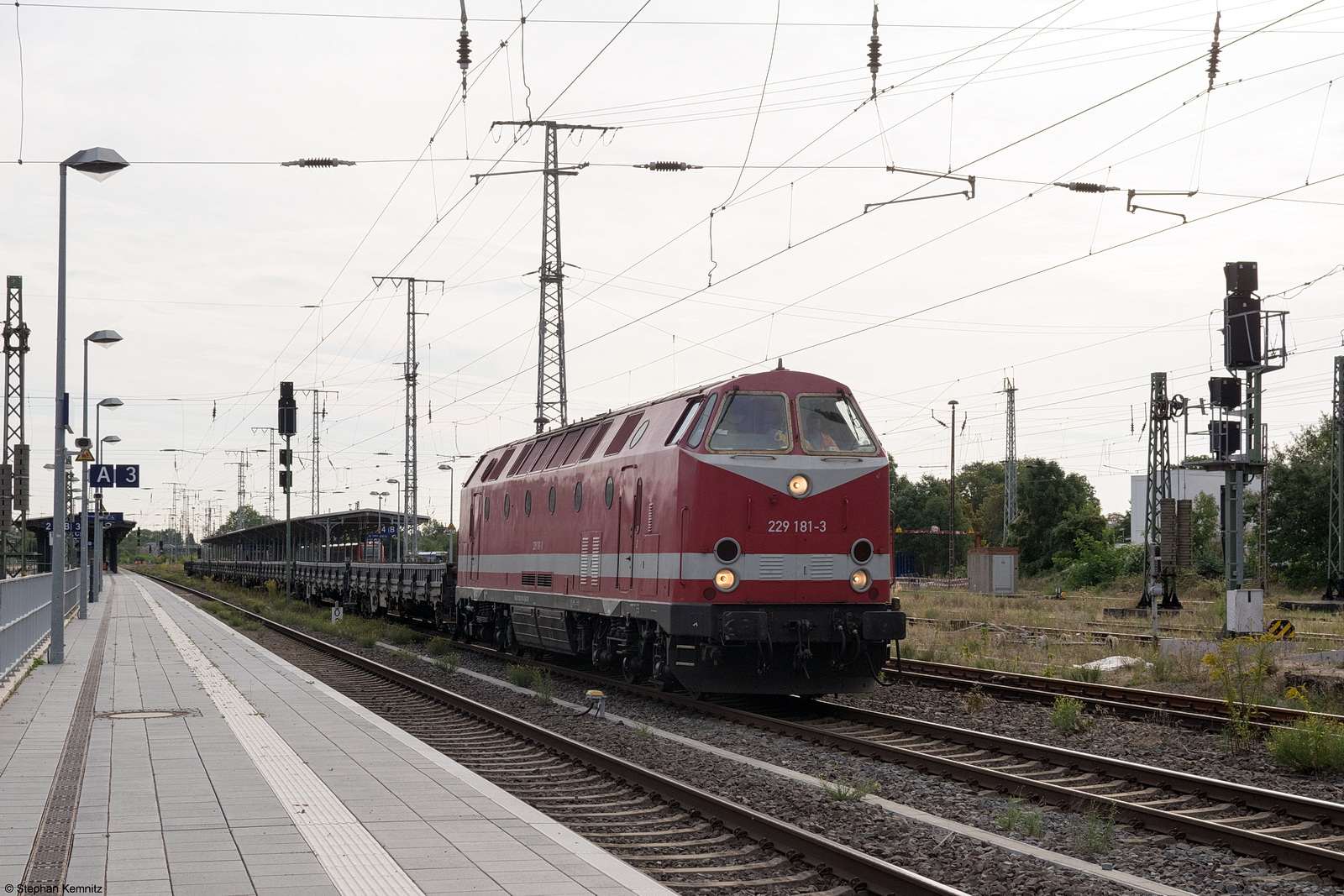 229 181-3 CLR - Cargo Logistik Rail-Service GmbH mit einem R-Wagen Ganzzug in Stendal. 06.09.2022