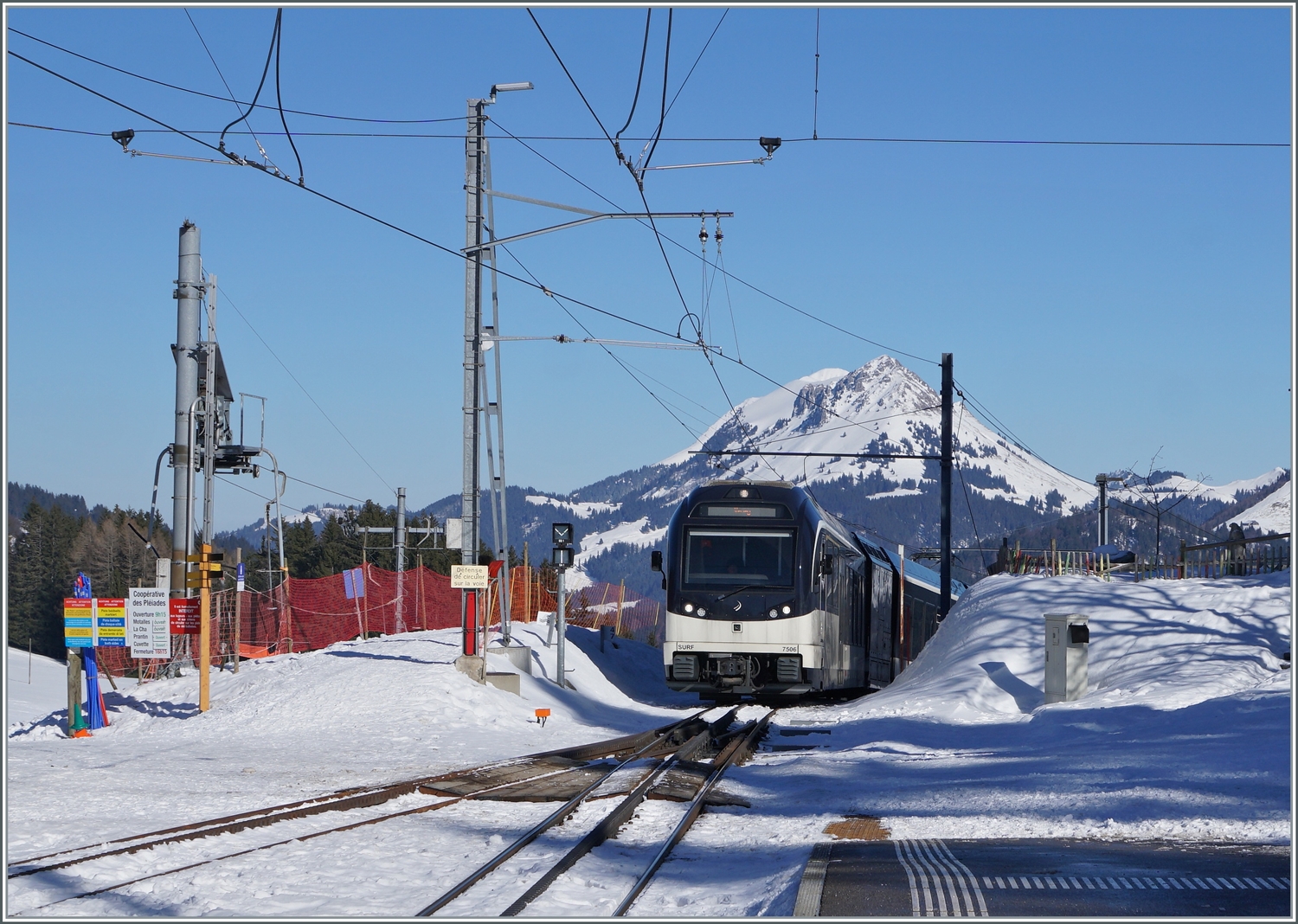 Der CEV MVR ABeh 2/6 7506 erreicht von Vevey kommend die Gipfelstation Les Pléiades. 

7. Februar 2023