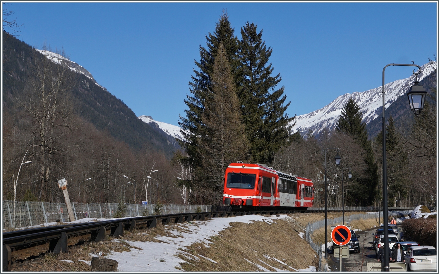 Der SNCF Z 850 052 erreicht als TER von Vallorcine nach St-Gervais Les Bains Le Fayette nun Chamonix.

14. Februar 2023 