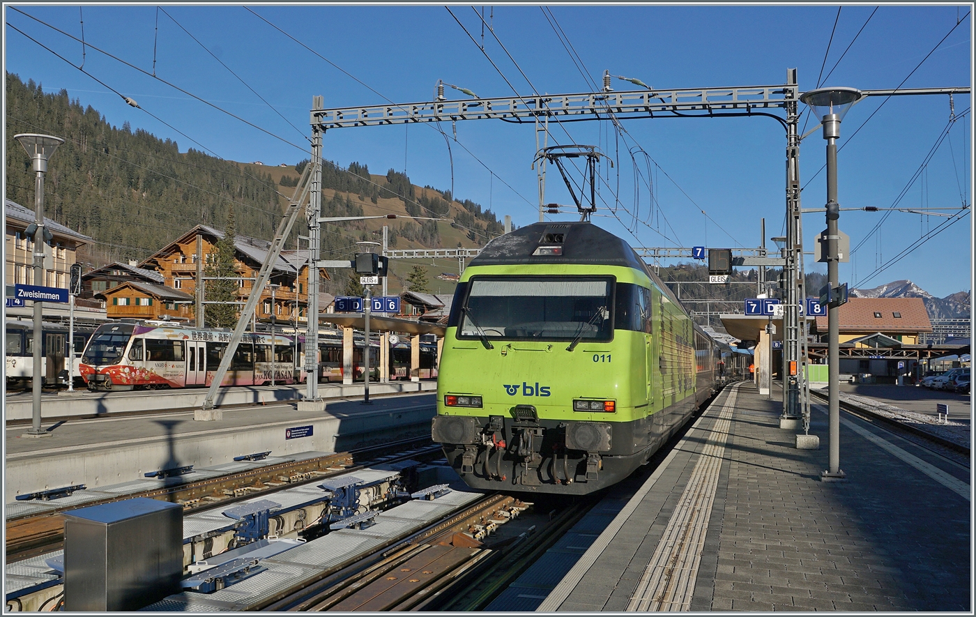 Die MOB Ge 4/4 8001 hat den GoldenPass Express GPX 4065 von Montreux nach Zweisimmen gezogen, wo die nun die BLS Re 465 011 übernimmt. 

30. Nov. 2024

