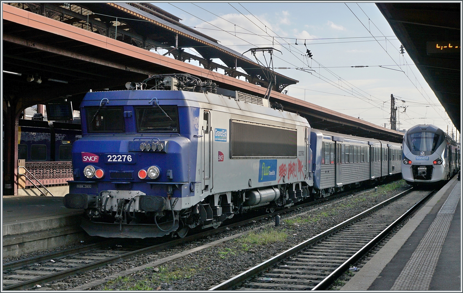 Die SNCF BB 22276 wartet mit ihrem TER in Strasbourg auf die Abfahrt. 

17. März 2025