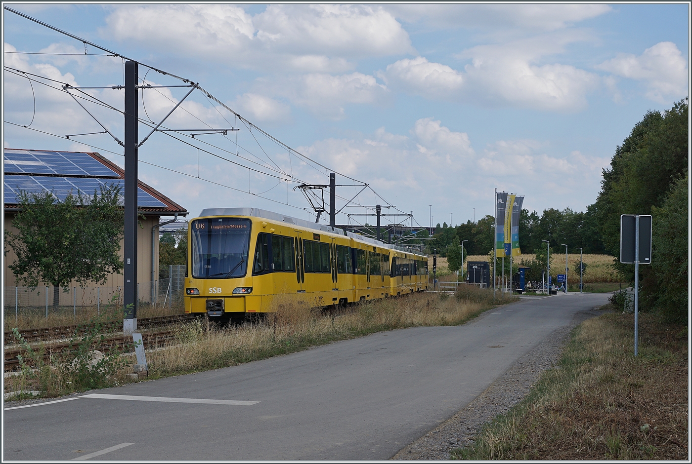 Die vor kurzem verlängert SSB U6 zum Flughafen von Stuttgart erreicht in Kürze Echtergingen. 

29. Aug. 2022