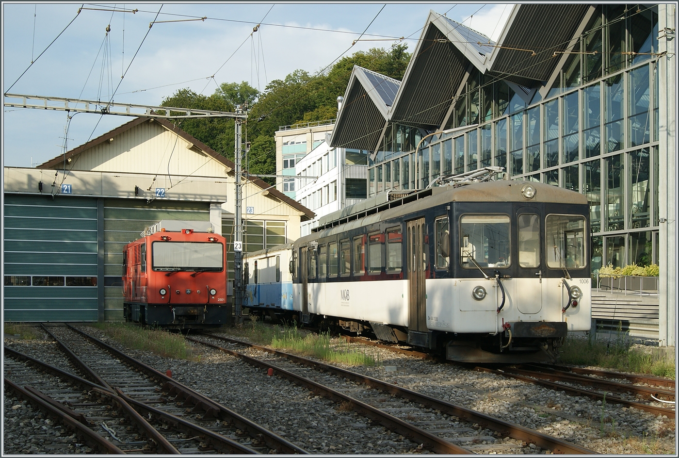Es bedeutet wohl kaum was gutes, wenn der MOB Be 4/4 1006  (ex  Bipperlisi ) mit dem alten MOB D31 in vor dem Dépôt der CEV steht... 

31. Aug. 2024
