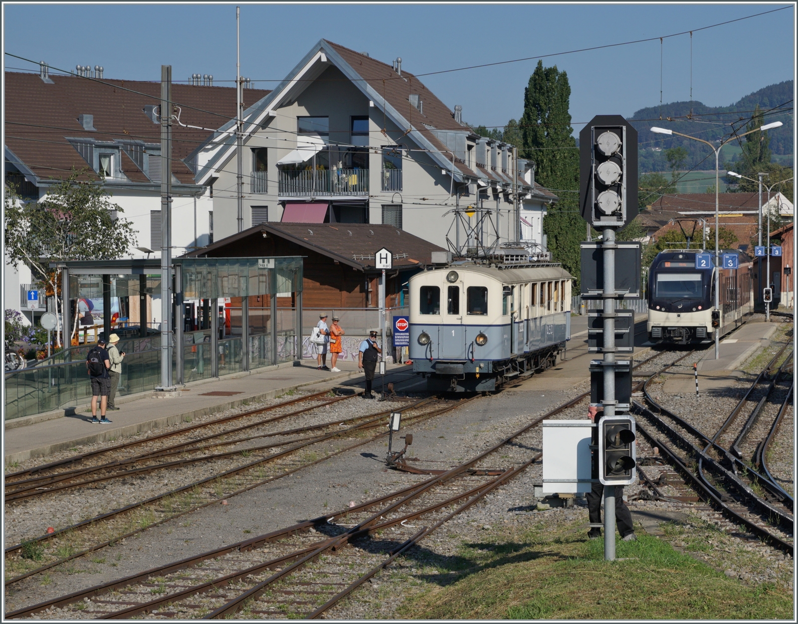  Le Chablais en fête  bei der Blonay Chamby Bahn. Die Eröffnung des ersten Teilstückes der Bex - Villars vor 125 Jahren, sowie die vor 80 Jahren erfolgte Fusion einiger Strecken im Chablais war der Anlass zum diesjährigen Herbstfestivals  Le Chablais en fête. Als besondere Attraktion zeigt sich der ASD BCFe 4/4 N° 1  TransOrmonan  der TPC mit seinem B 35 als Gastfahrzeug. Das Bild zeigt den 1913 gebauten und 1940 umgebauten BCFe 4/4 N° 1 beim Rangieren in Blonay.

9. September 2023 