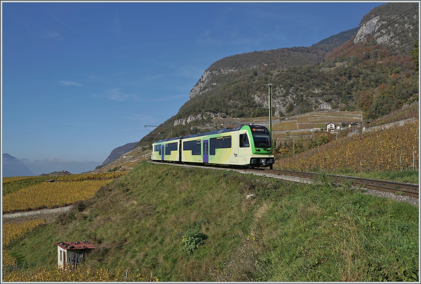 Zwischen der Rhone Ebene und den steil ansteigenden Bergen ist nicht sehr viel Platz für das Anpflanzen der Weinreben aber auf einem längeren Streifen von Bex über Ollon und Aigle bis nach Yvorne wächst doch an vorteilhafter Lage ein köstlicher Tropfen. Gerade der weite Blick über die Rebberge in die Ferne in Richtung Genfersee zeigt sich auf diesem Bild, welches zudem den TPC ABe 4/8 471 als R 71 439 auf der Fahrt von Les Diablerets nach Aigle als Bahnmotiv ziert.

2. November 2024